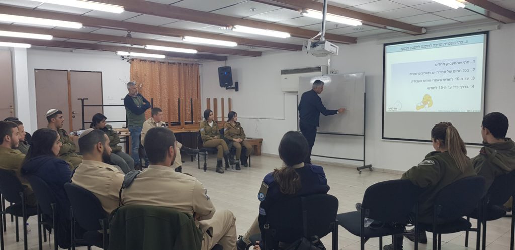 חיילים